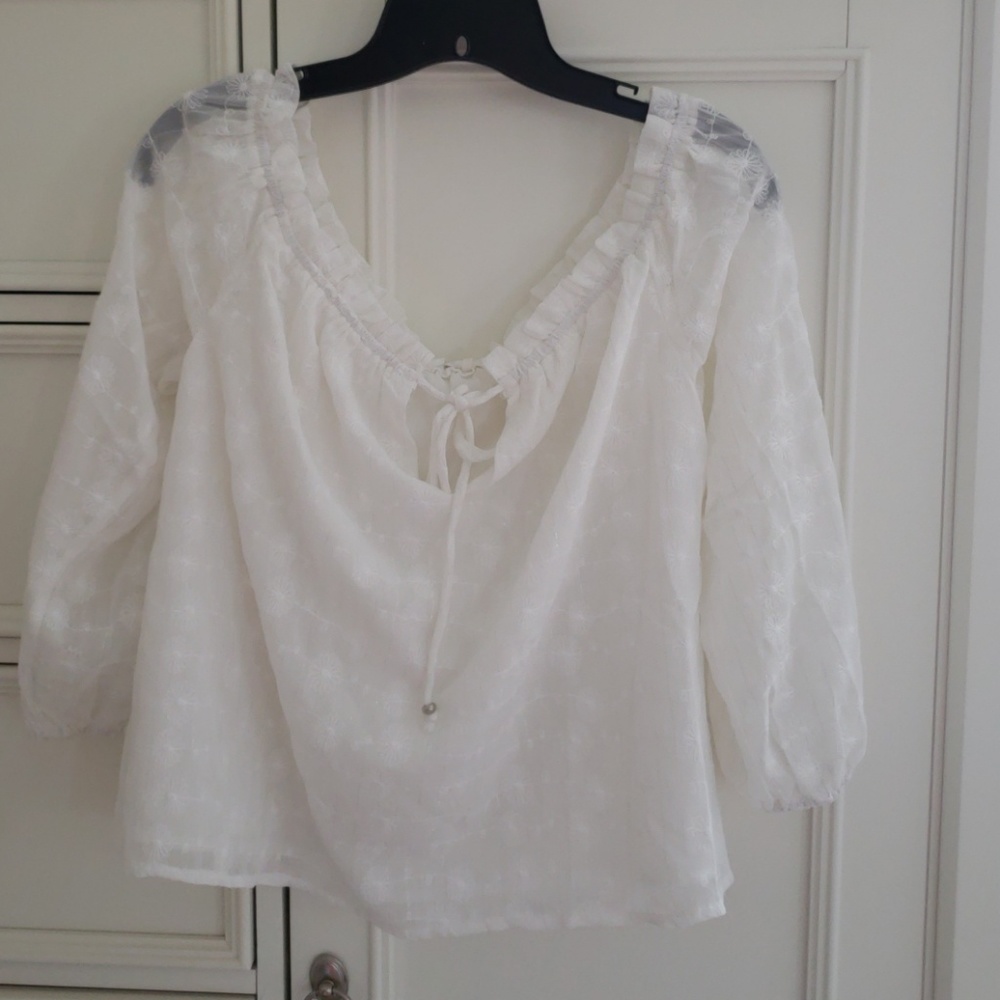๐ฉท Gorgeous Boho Off the Shoulder Top - Picture 3 of 7